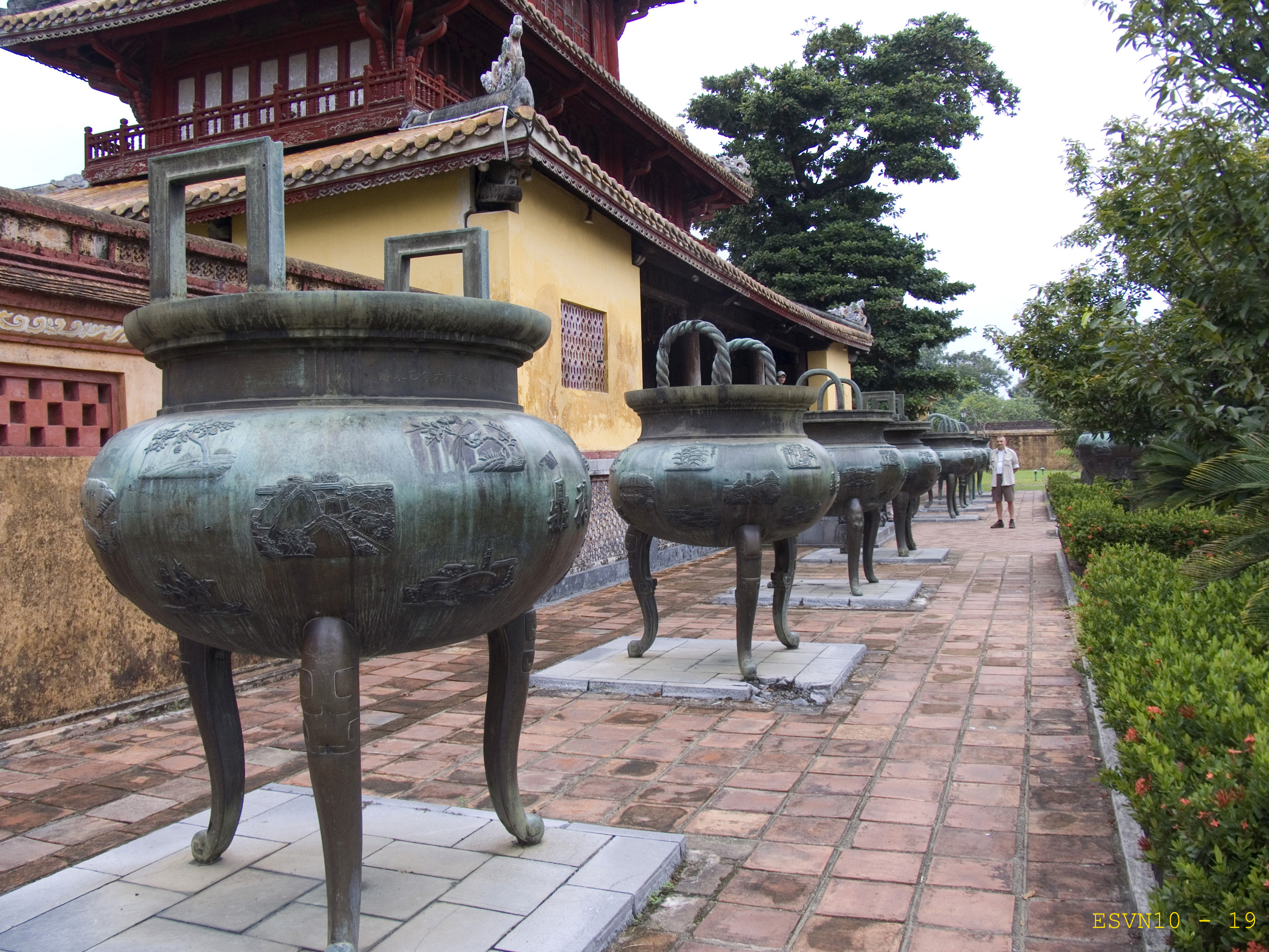  Le urne cinerarie imperiali con il Hien Lam