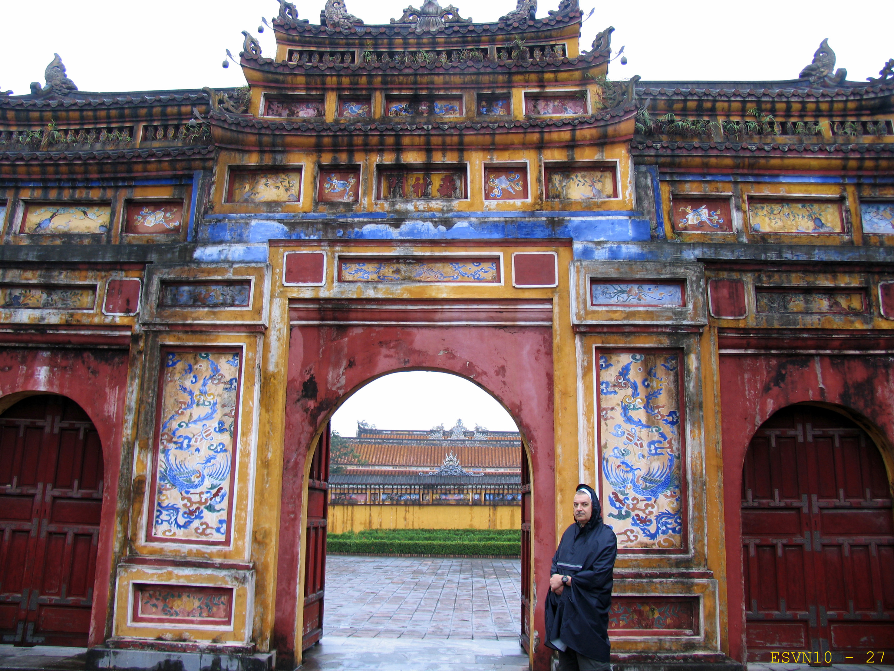 Lato esterno della Dien Tho , si vede il muro giallo divisorio imperiale