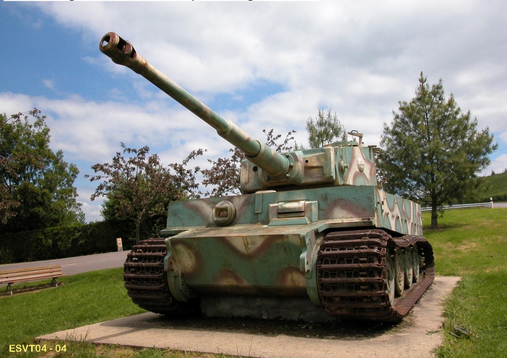 4) Il carro Tigre di Vimoutiers oggi, qui dall'agosto 1944.JPG