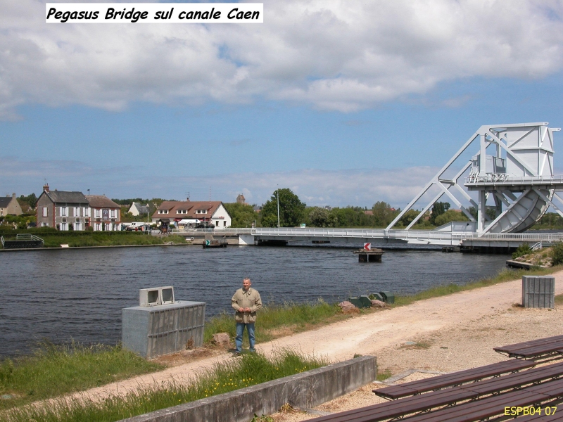 ESPB04 07 Pegasus Bridge sul Canale Caen.jpg