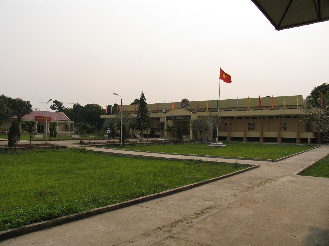 Un settore delle tombe militari dei regolari nordvietnamiti