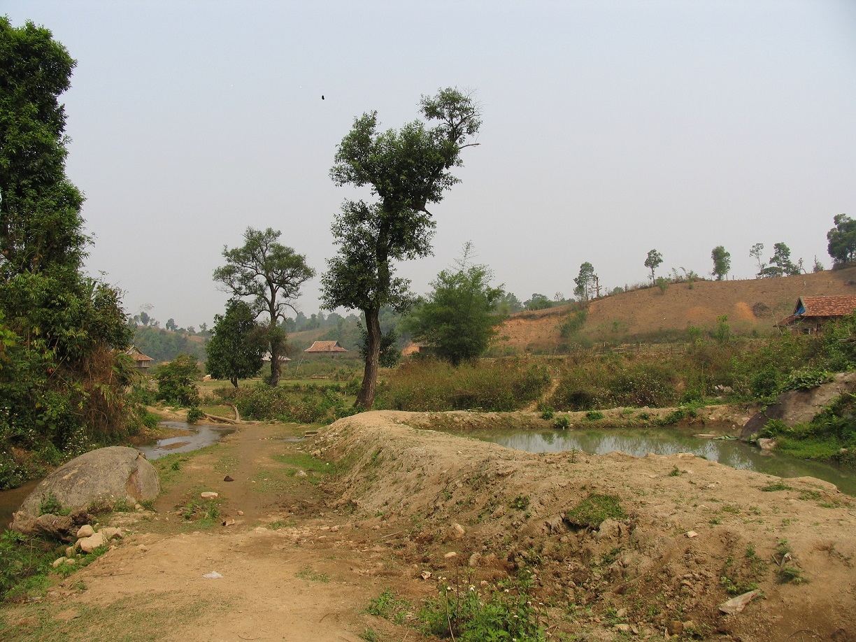  carrabile fra le colline che porta al confine laotiano